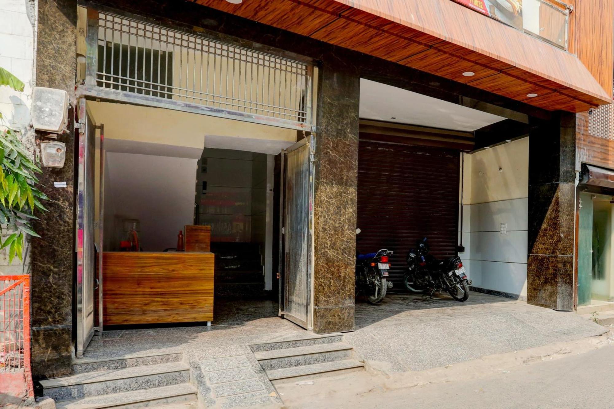 Hotel O Family Deluxe นิวเดลี ภายนอก รูปภาพ